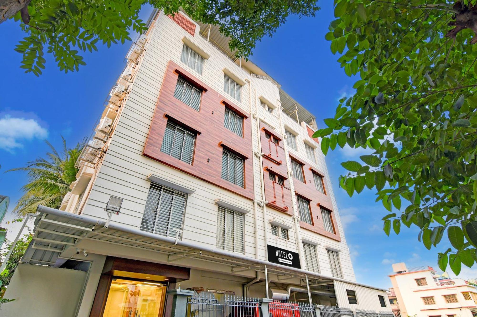 Super Townhouse Kaikhali Near Airport Calcutá Exterior foto